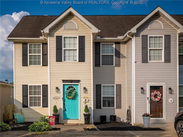 732 Jordan Pl, Nitro, WV 25143 - view of property featuring a shingled roof