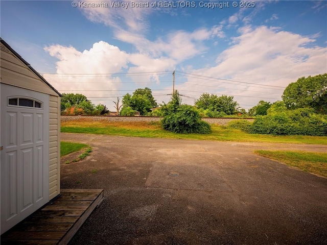 732 Jordan Pl, Nitro, WV 25143 - view of yard