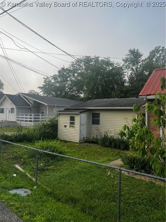 4208 Crede Dr, Charleston, WV 25302 - rear view of property