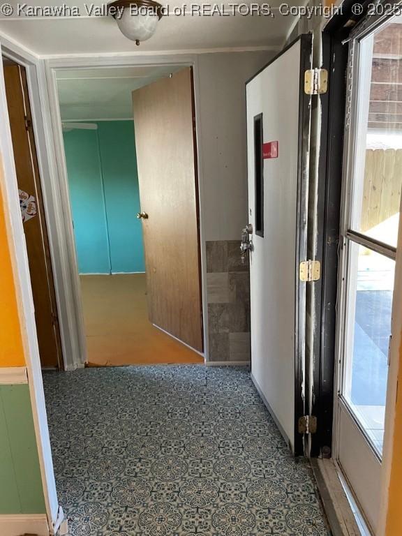 4208 Crede Dr, Charleston, WV 25302 - hallway with plenty of natural light