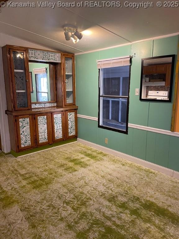 4208 Crede Dr, Charleston, WV 25302 - empty room featuring carpet and vaulted ceiling