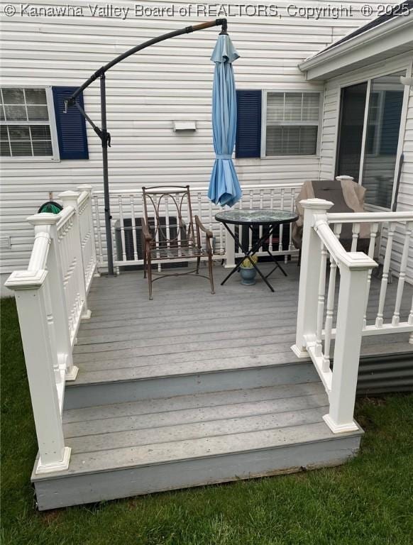 9 White Oak Dr, Culloden, WV 25510 - view of deck
