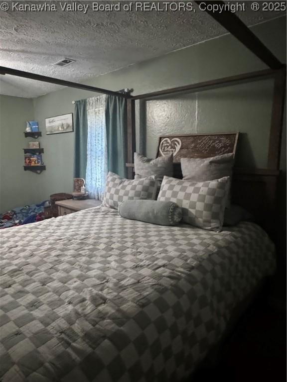 969 Airport Rd, Chapmanville, WV 25508 - bedroom featuring a textured ceiling