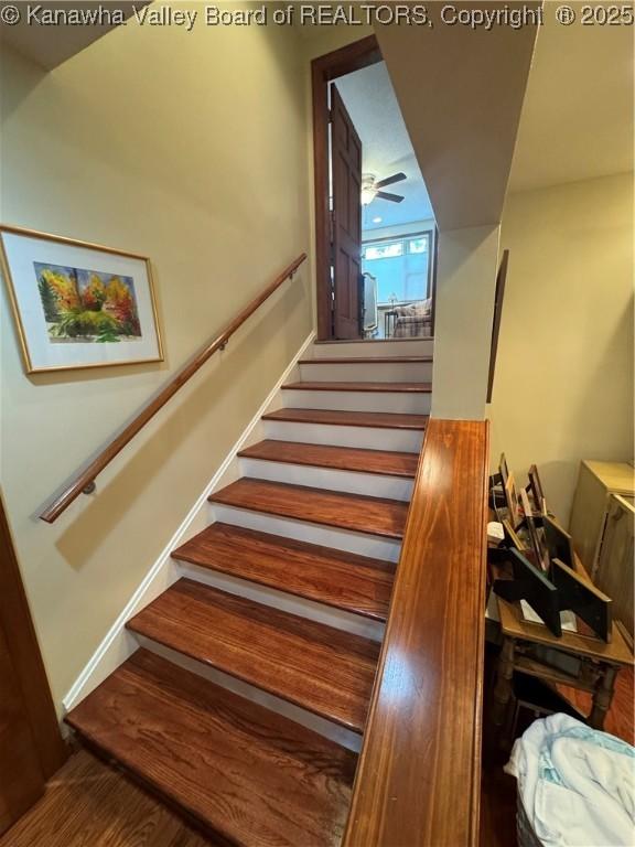 201 Sheridan Cir, Charleston, WV 24315 - view of stairs