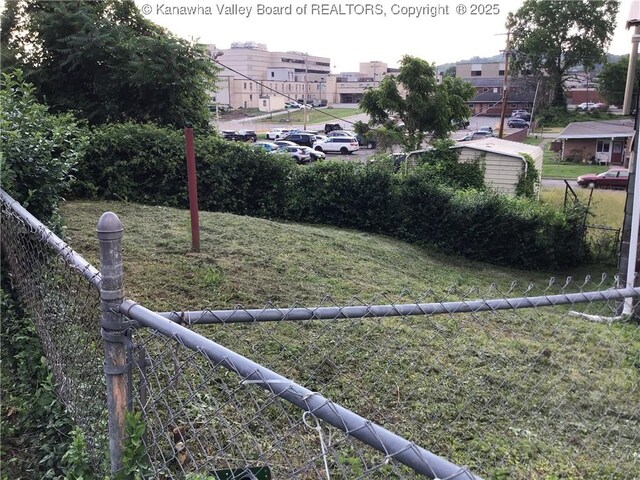 4428 Pennsylvania Ave, South Charleston, WV 25309 - view of yard