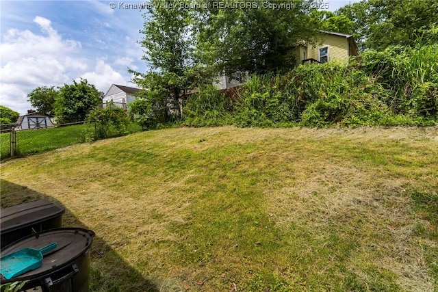 3983 39th St E, Nitro, WV 25143 - view of yard with an outdoor structure