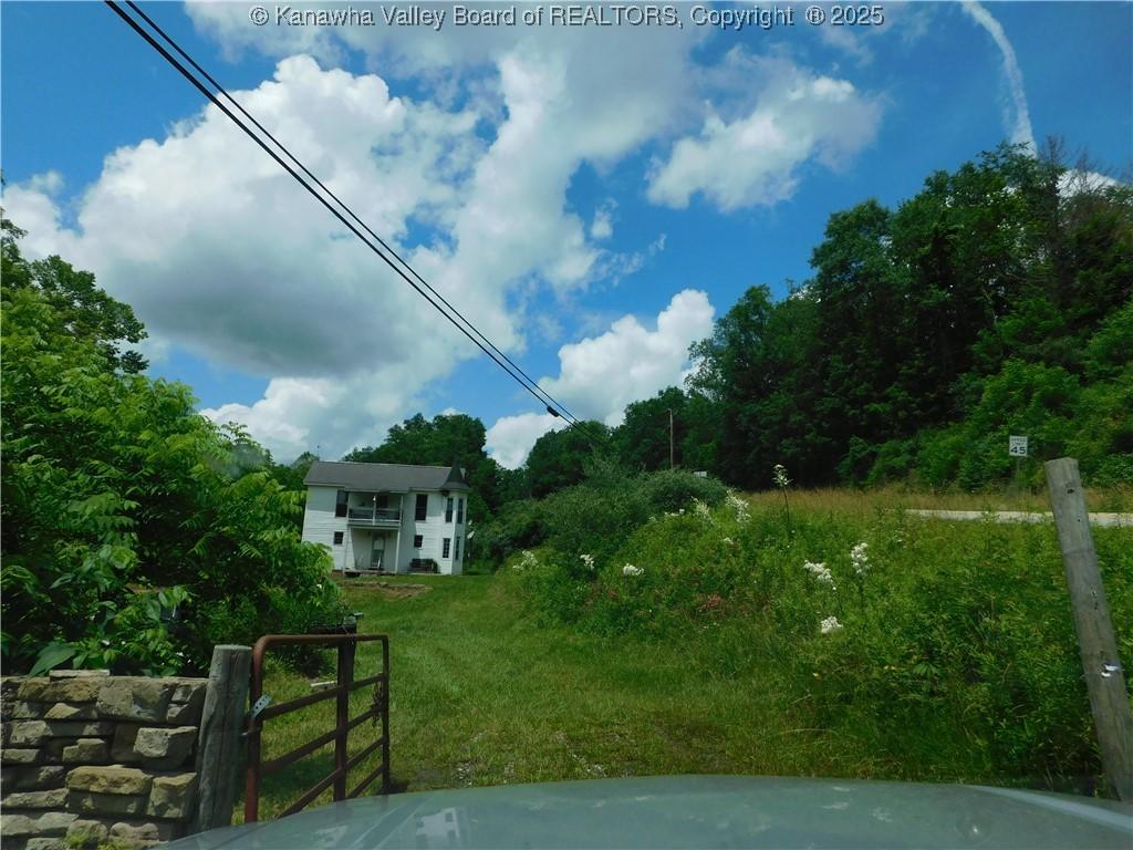 12555 Mclane Pike, Liberty, WV 25124 - view of yard