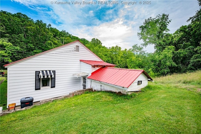 449 Lee Creek Rd, Culloden, WV 25510 - view of side of home with a yard