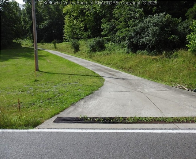 5609 Hurricane Creek Rd, Hurricane, WV 25526 - surrounding community featuring a lawn