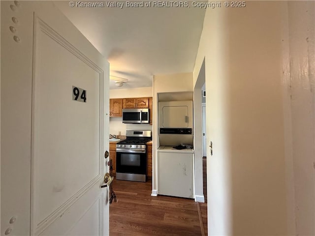 415 Kenna Dr Unit 94, South Charleston, WV 25309 - hall with dark wood-type flooring