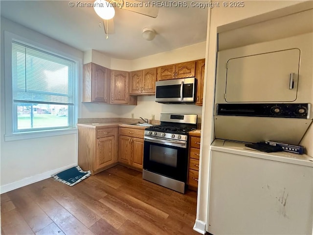 415 Kenna Dr Unit 94, South Charleston, WV 25309 - kitchen featuring stainless steel appliances, dark wood-style floors, light countertops, and a ceiling fan
