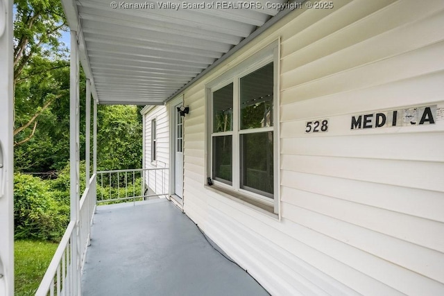 528 Medina St, Charleston, WV 25302 - view of porch