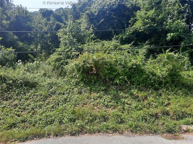 1413 Mountain Rd, South Charleston, WV 25303