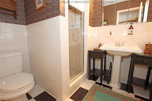 5445 Longview Dr, Cross Lanes, WV 25313 - full bathroom with tile walls, wallpapered walls, a shower stall, and wainscoting