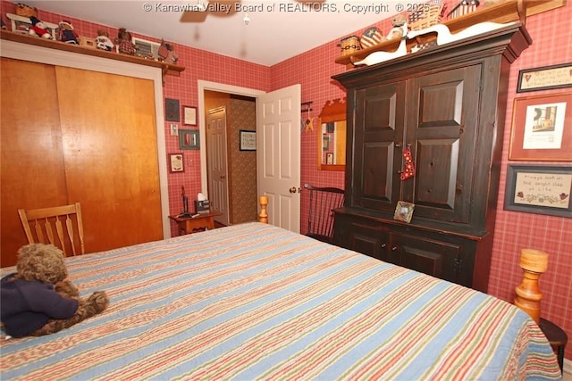 5445 Longview Dr, Cross Lanes, WV 25313 - bedroom featuring wallpapered walls and a closet