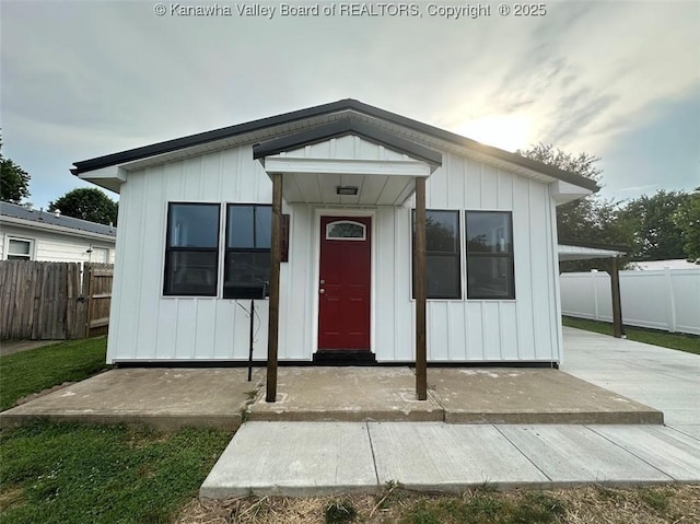 1112 Henrietta St, Ravenswood, WV 26164 - photo 2