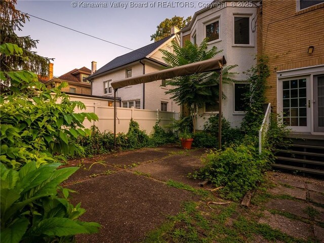 623 11th Ave, Huntington, WV 25701 - view of yard at dusk