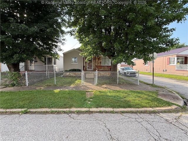 448 18th St, Dunbar, WV 25064 - view of front of property with a fenced front yard