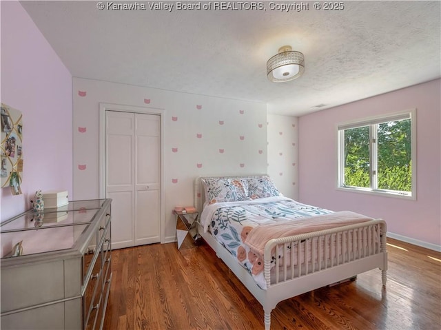 52 Cedar Dr, Hurricane, WV 25526 - bedroom featuring wood finished floors and a closet