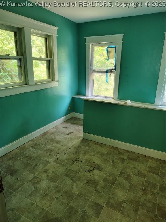 401 Cora St, Charleston, WV 25302 - photo 16
