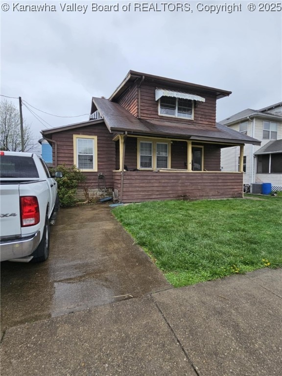 521 Roane St, Charleston, WV 25302 - view of front of property featuring a front yard