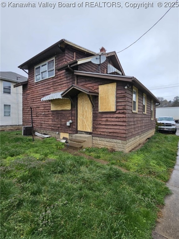 521 Roane St, Charleston, WV 25302 - view of front of property featuring entry steps and a front yard
