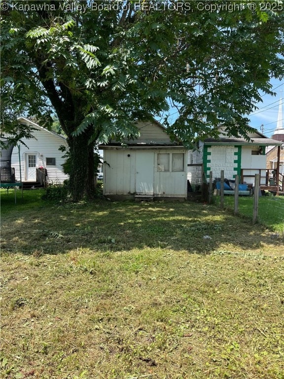 7001/2 Buffington St, Huntington, WV 25702 - view of yard with a shed