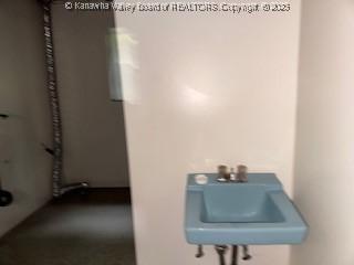 873 Woods Dr, Saint Albans, WV 25177 - bathroom with a sink