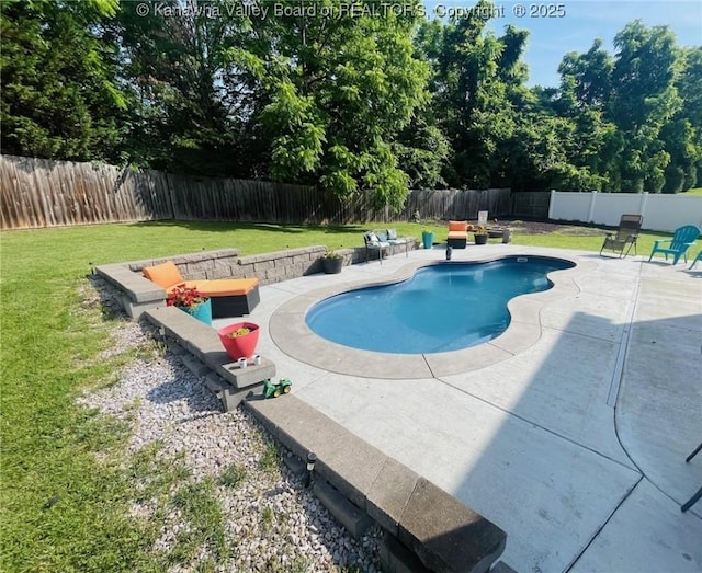 4052 Farmington Dr, Hurricane, WV 25526 - view of swimming pool featuring a patio and a fenced backyard