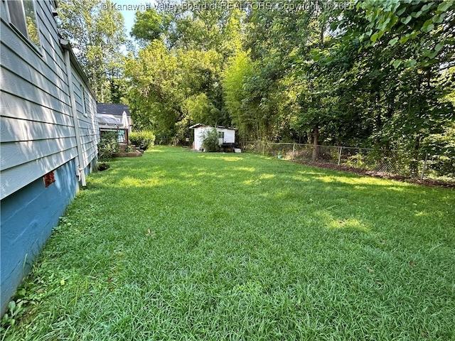 105 Franklin Ave, Saint Albans, WV 25177 - view of yard featuring a shed and view of scattered trees