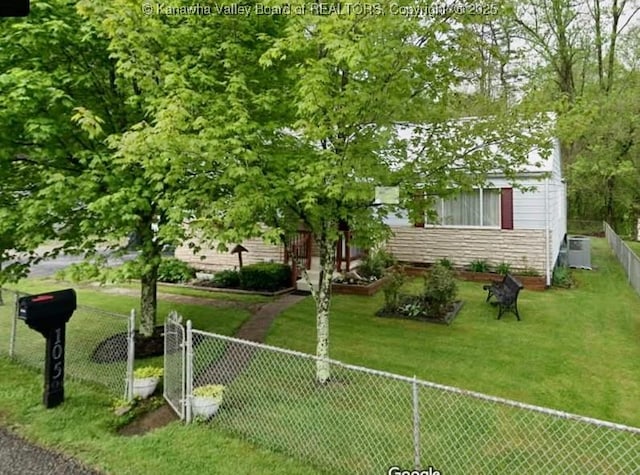 105 Franklin Ave, Saint Albans, WV 25177 - view of front facade featuring a fenced backyard