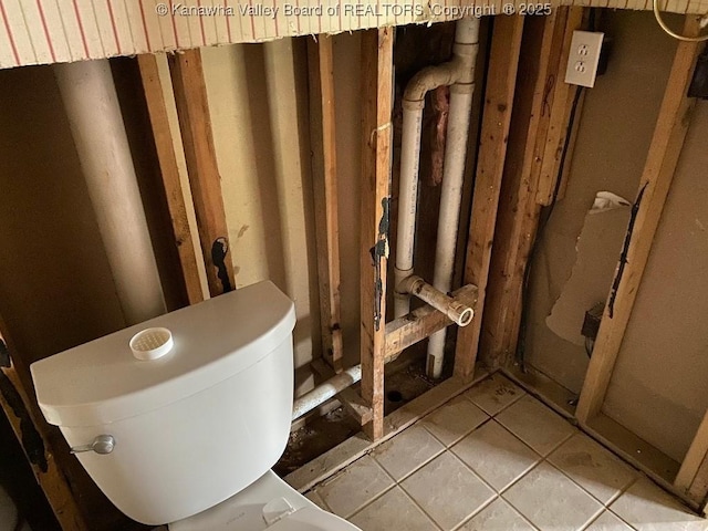134 Ferguson Ct, Huntington, WV 25701 - bathroom featuring tile patterned floors