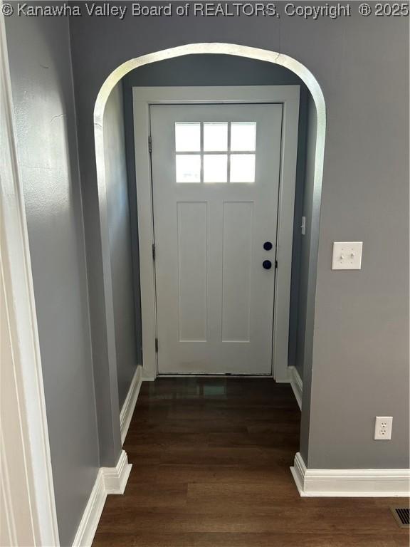 2010 Preston St, Charleston, WV 25302 - entryway featuring arched walkways and dark wood-style flooring