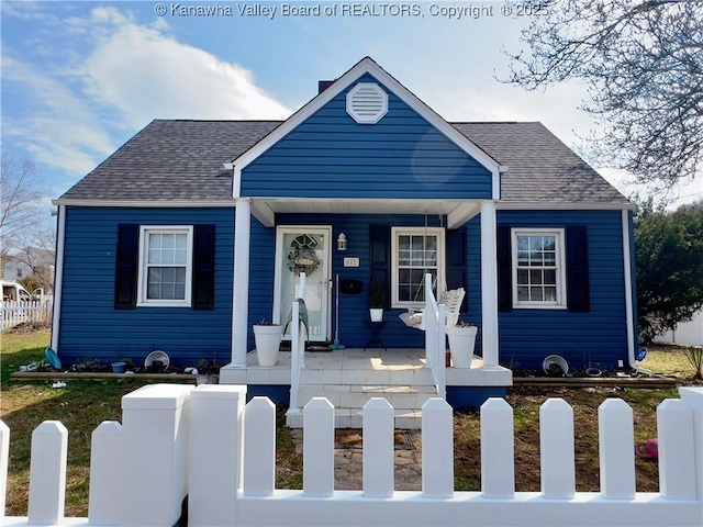 602 43rd St SE, Charleston, WV 25304 - bungalow-style home featuring covered porch and roof with shingles