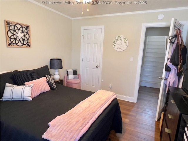 602 43rd St SE, Charleston, WV 25304 - bedroom featuring crown molding and wood finished floors