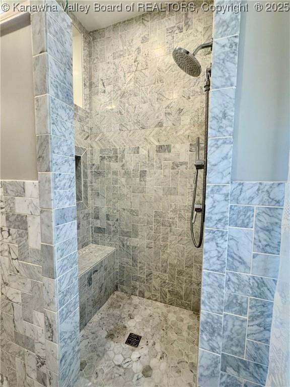 406 Elm St, Charleston, WV 25302 - bathroom featuring a tile shower