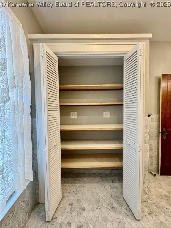 406 Elm St, Charleston, WV 25302 - view of closet