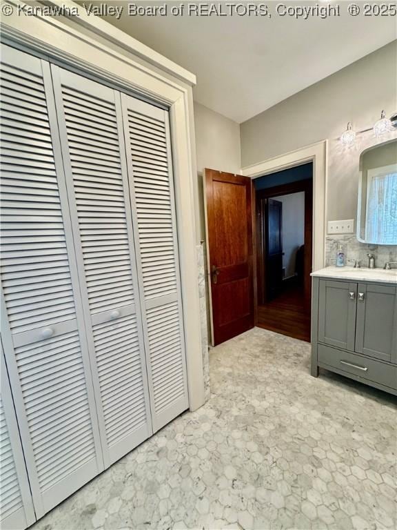 406 Elm St, Charleston, WV 25302 - hallway featuring a sink