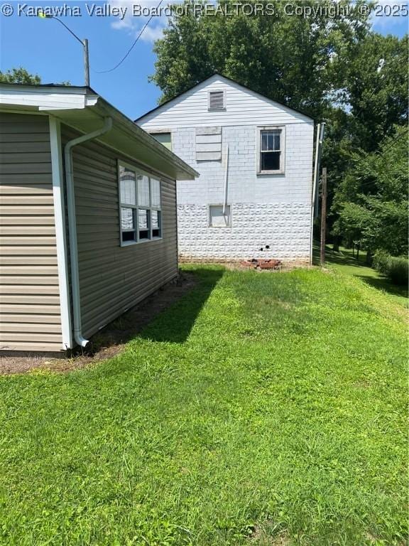 42 Pine Cone Rd, Elkview, WV 25071 - view of side of home with a yard