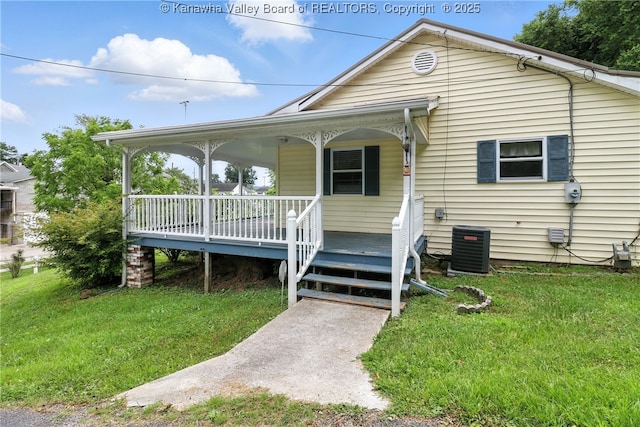 3223 Georges Dr, Saint Albans, WV 25177 - view of front of house with a front yard and a porch