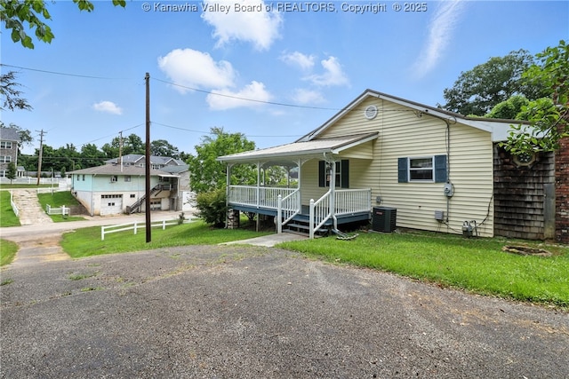 3223 Georges Dr, Saint Albans, WV 25177 - view of front facade featuring a porch and a front yard