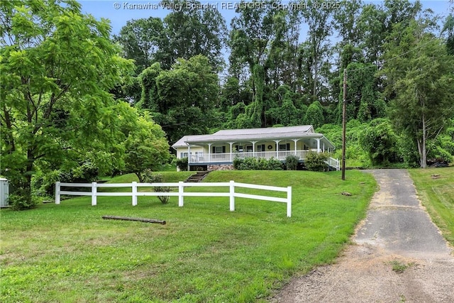 3223 Georges Dr, Saint Albans, WV 25177 - view of front of home with covered porch and driveway