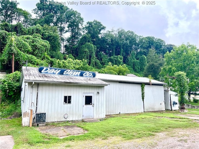 3223 Georges Dr, Saint Albans, WV 25177 - view of pole building with a lawn