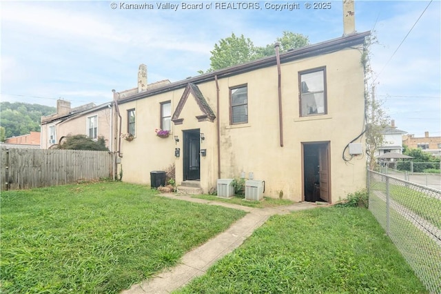 512 Maxwell St, Charleston, WV 25311 - multi unit property with stucco siding and a fenced backyard