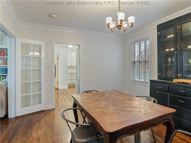 5 Manor Pl, Charleston, WV 25311 - dining room featuring a chandelier, crown molding, and wood finished floors
