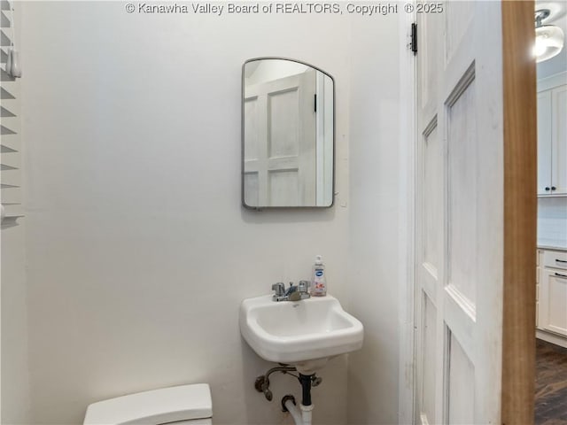 5 Manor Pl, Charleston, WV 25311 - bathroom with toilet and a sink