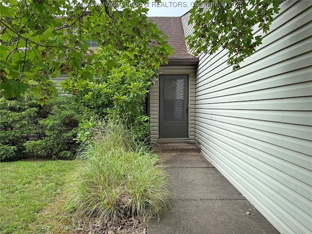 1302 Hunters Ridge Rd, Charleston, WV 25314 - entrance to property featuring a shingled roof
