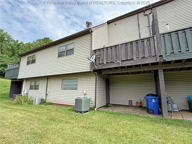 1302 Hunters Ridge Rd, Charleston, WV 25314 - rear view of property with a yard and a wooden deck