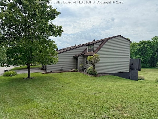 1302 Hunters Ridge Rd, Charleston, WV 25314 - back of property featuring a lawn and a gambrel roof