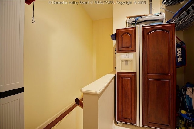 135 E Ridge Rd, Charleston, WV 25314 - kitchen featuring light countertops